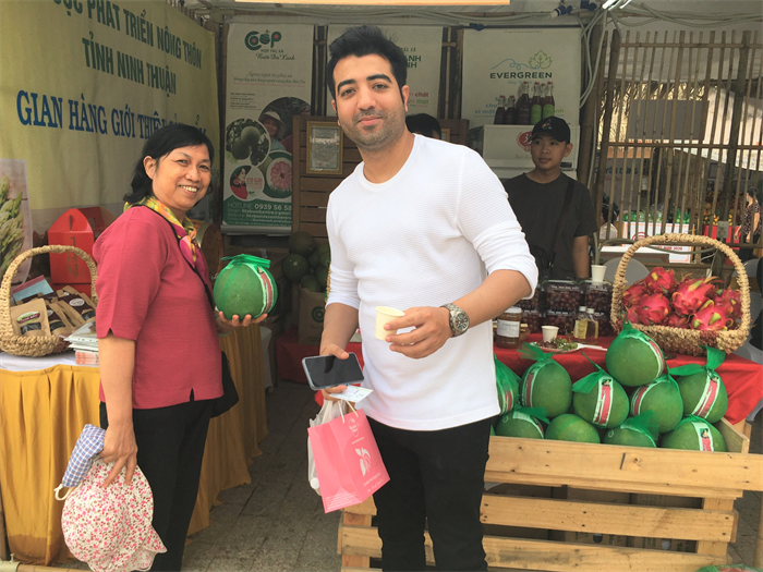 Bưởi da xanh Cô Gái Bưởi Hồng thắng lớn tại Hội chợ đặc sản vùng miền 2020, Hà Nội